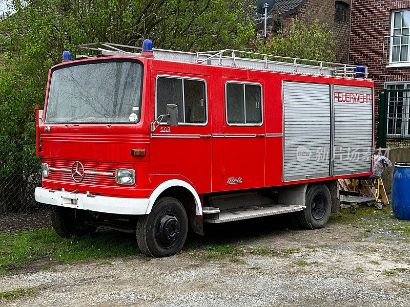 梅赛德斯-奔驰608 (LP 913)老式消防车，建于1975年